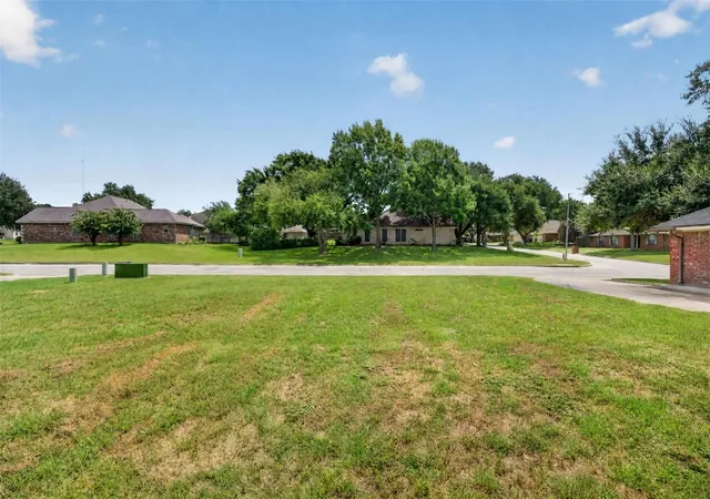 1st image of 0000 Oakwood Dr, Brenham, TX 77833 | MLS# 22164922