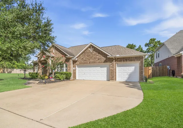 Photo 2 of Sale Pending at 1122 Windsor Chase Ln, Spring, TX 77373 | MLS# 63817865 | Listing updated on 2026-09-08