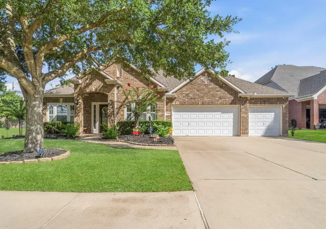 Photo 3 of Sale Pending at 1122 Windsor Chase Ln, Spring, TX 77373 | MLS# 63817865 | Listing updated on 2026-09-08
