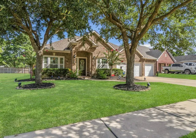 Photo 3 of Sale Pending at 1122 Windsor Chase Ln, Spring, TX 77373 | MLS# 63817865 | Listing updated on 2026-09-08