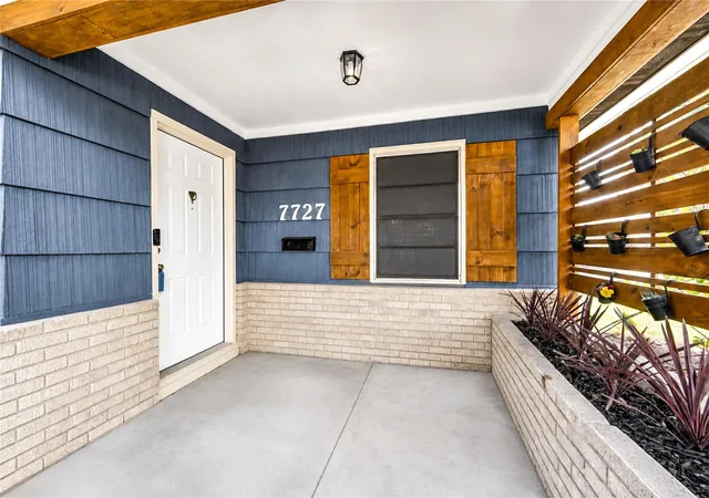 Photo 4 of Sale Pending at 7727 Oak Vista St, Houston, TX 77087 | MLS# 69368597 | Listing updated on 2026-09-01