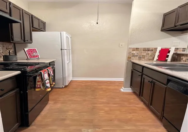 2nd image of 3500 Tangle Brush Dr, Spring, TX 77381