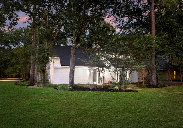 2nd image of 2 Muskmallow Ct, The Woodlands, TX 77380 | MLS# 47270945