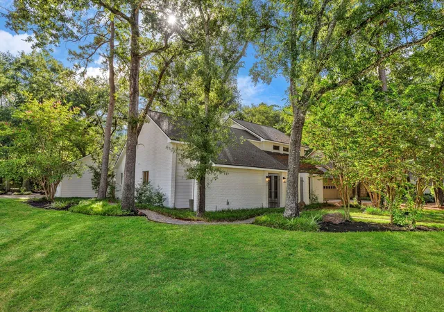 3rd image of 2 Muskmallow Ct, The Woodlands, TX 77380 | MLS# 47270945