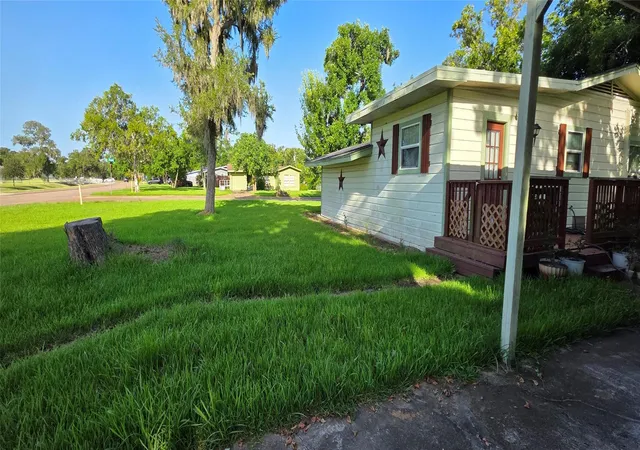 11th image of 202 Azalea St, Lake Jackson, TX 77566 | MLS# 45523332