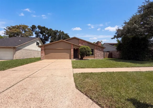 Photo 1 of Single family home for sale at 5602 Briarwood Forest Dr, Houston, TX 77088 | MLS# 50956904 | Listing updated on 2026-09-15