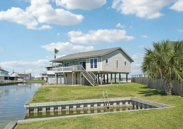 Homes for sale in Freeport, TX | 110 Mariner Rd, Freeport, TX 77541 | MLS# 43921122