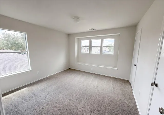 4th image of 939 Staffordale Manor Ln, Houston, TX 77047 | MLS# 40232843