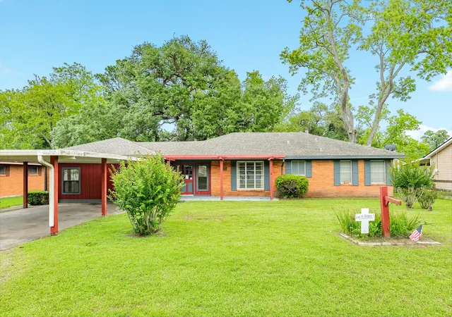Homes for sale in Sweeny, TX | 706 Brockman St, Sweeny, TX 77480 | MLS# 27346185