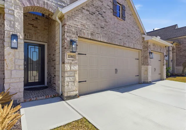 Photo 4 of Single family home for sale at 1740 Daylight Lake Dr, Katy, TX 77493 | MLS# 57036679 | Listing updated on 2026-04-18