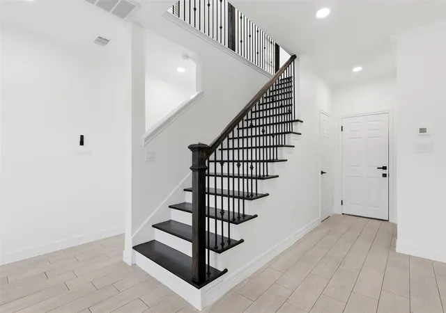 Photo 3 of Single family home for sale at 6037 S Acres Dr, Houston, TX 77048 | MLS# 13244218 | Listing updated on 2026-09-22