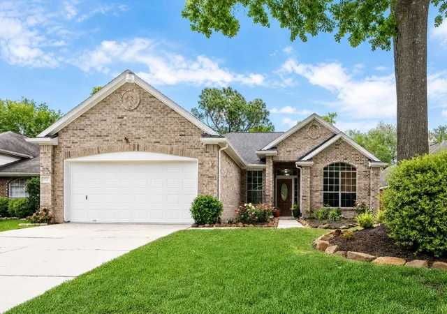 Photo 2 of Single family home for sale at 1727 Whispering Forest Dr, Kingwood, TX 77339 | MLS# 95232656 | Listing updated on 2026-08-01
