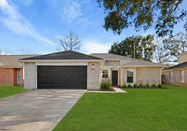 Photo 1 of Sale Pending at 1423 Lazy Spring Dr, Missouri City, TX 77489 | MLS# 44709786 | Listing updated on 2026-08-23