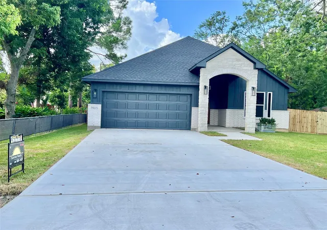 Photo 1 of Single family home for sale at 11905 23rd St, Santa Fe, TX 77510 | MLS# 405930 | Listing updated on 2026-08-27