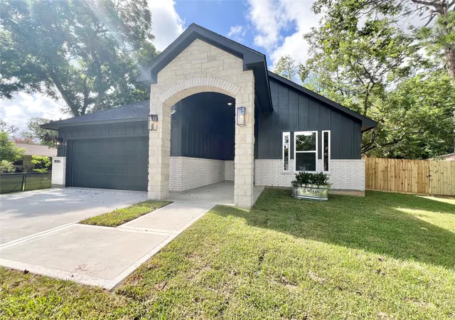 Photo 2 of Single family home for sale at 11905 23rd St, Santa Fe, TX 77510 | MLS# 405930 | Listing updated on 2026-08-27
