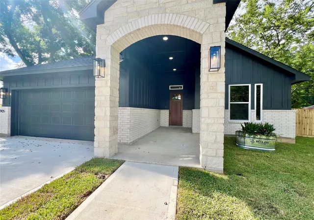 Photo 3 of Single family home for sale at 11905 23rd St, Santa Fe, TX 77510 | MLS# 405930 | Listing updated on 2026-08-27