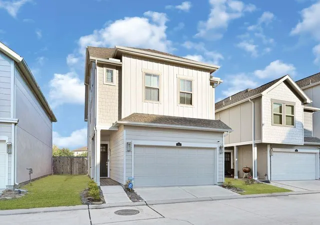 Photo 4 of Single family home for sale at 1913 Kirby Landing Dr, Houston, TX 77051 | MLS# 15455484 | Listing updated on 2026-08-05