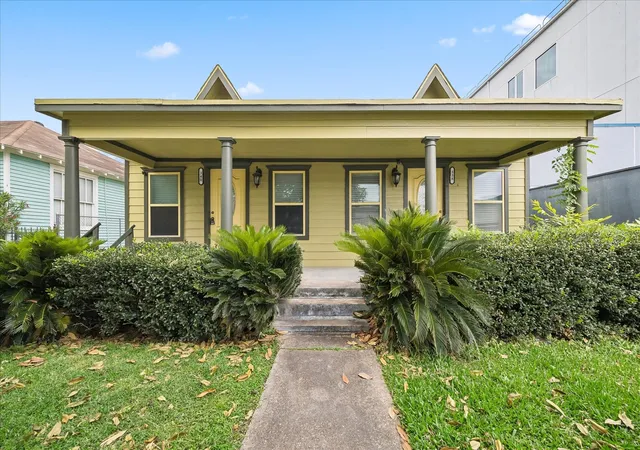 1st image of 338 Cortlandt St, Houston, TX 77007 | MLS# 85093425