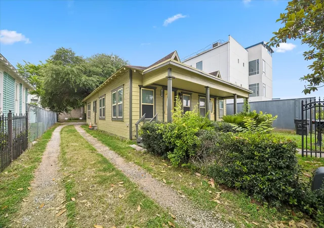 3rd image of 338 Cortlandt St, Houston, TX 77007 | MLS# 85093425
