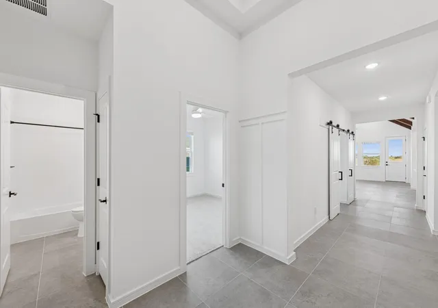 Photo 3 of Single family home for sale at 402 Cane Xing Lake Dr, Sealy, TX 77474 | MLS# 15786182 | Listing updated on 2026-09-18