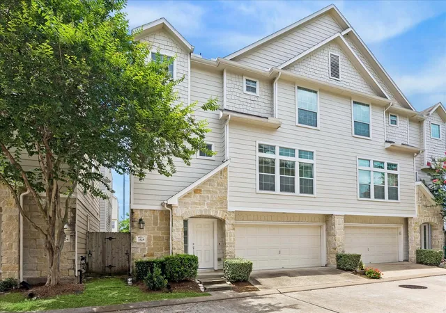 Photo 1 of Sale Pending at 3328 Masters Point Dr, Houston, TX 77091 | MLS# 88759700 | Listing updated on 2026-09-14