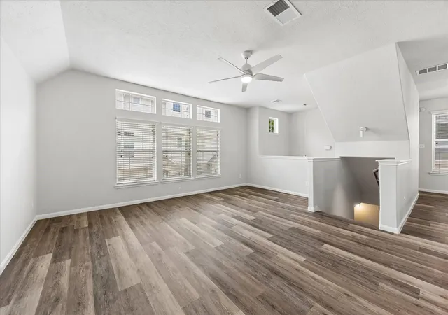 Photo 4 of Sale Pending at 3328 Masters Point Dr, Houston, TX 77091 | MLS# 88759700 | Listing updated on 2026-09-14