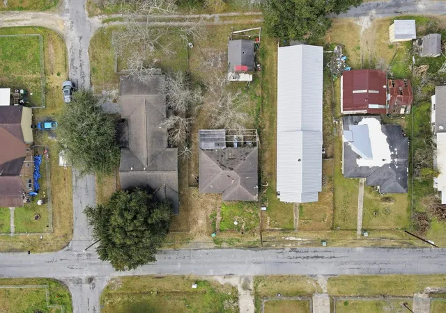 3rd image of 810 Texas St, Orange, TX 77630 | MLS# 85934981