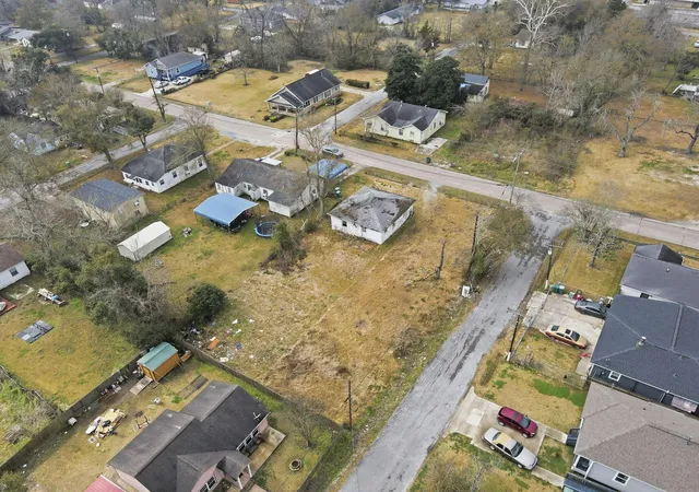 7th image of 810 Texas St, Orange, TX 77630 | MLS# 85934981