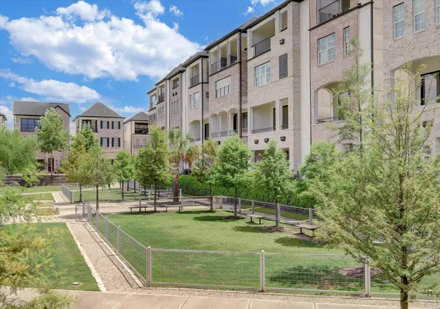 5th image of 5926 Cottage Grove Lake Dr, Houston, TX 77007 | MLS# 22932357
