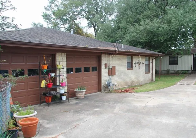 Photo 3 of Single family home for sale at 1114 Wilson Rd, Humble, TX 77338 | MLS# 32601475 | Listing updated on 2025-12-18