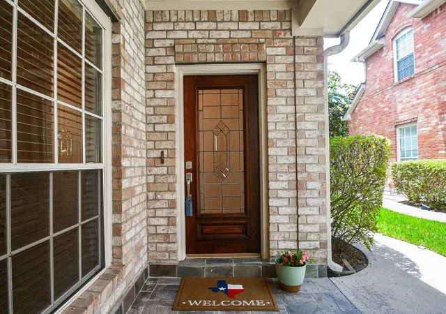Homes for sale in Houston, TX | 1123 Enclave Sq E, Houston, TX 77077 | MLS# 43618025