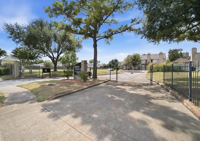 Photo 2 of Condo for sale at 2011 Spenwick Dr #717, Houston, TX 77055 | MLS# 74342041 | Listing updated on 2026-08-27