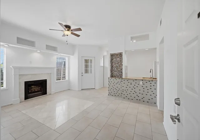 Photo 4 of Condo for sale at 2011 Spenwick Dr #717, Houston, TX 77055 | MLS# 74342041 | Listing updated on 2026-08-27