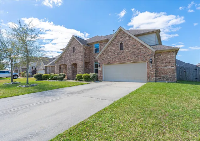 Photo 3 of Single family home for sale at 3070 Tradinghouse Crk Ln, League City, TX 77573 | MLS# 45923064 | Listing updated on 2026-08-11