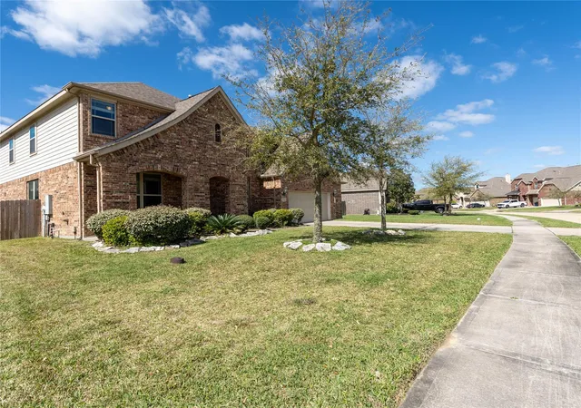 Photo 3 of Single family home for sale at 3070 Tradinghouse Crk Ln, League City, TX 77573 | MLS# 45923064 | Listing updated on 2026-08-11