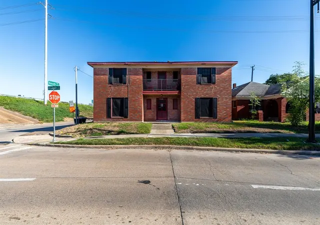 2nd image of 2201 Blodgett St, Houston, TX 77004 | MLS# 45301762