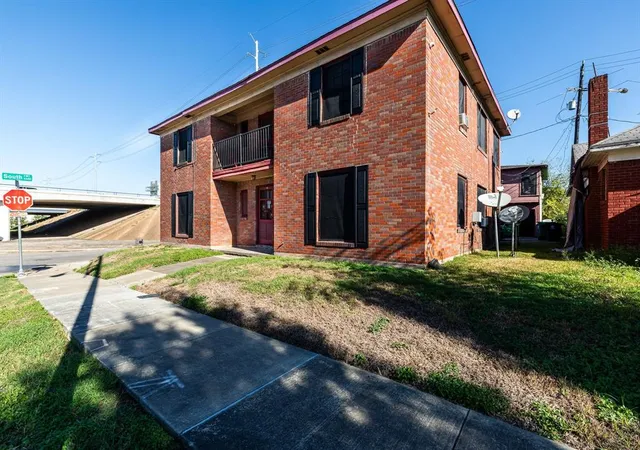 3rd image of 2201 Blodgett St, Houston, TX 77004 | MLS# 45301762