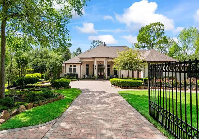 Photo 3 of Sale Pending at 18703 Palm Beach Blvd, Montgomery, TX 77356 | MLS# 92984742 | Listing updated on 2026-09-17