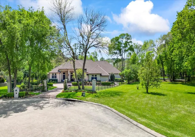 Photo 3 of Sale Pending at 18703 Palm Beach Blvd, Montgomery, TX 77356 | MLS# 92984742 | Listing updated on 2026-09-17