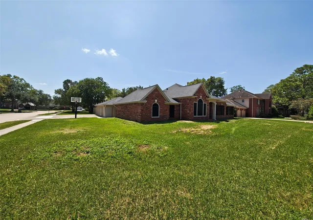 16th image of 1301 Blueberry Ln, Friendswood, TX 77546 | MLS# 8100690