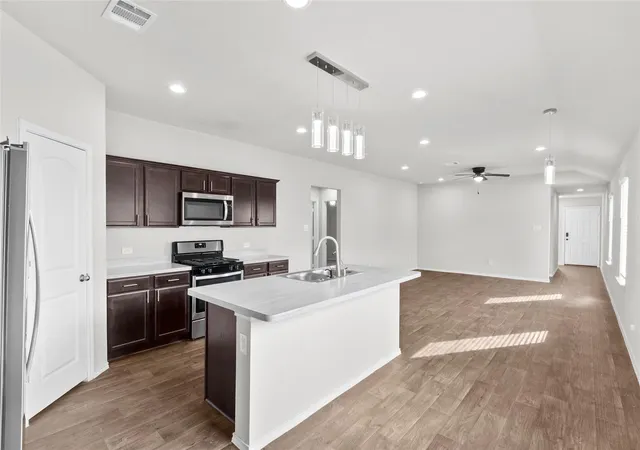 Photo 4 of Single family home for sale at 16905 Rich Pines Dr, Conroe, TX 77302 | MLS# 31944539 | Listing updated on 2026-08-31
