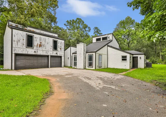 Photo 3 of Single family home for sale at 854 Fairway Dr, New Caney, TX 77357 | MLS# 79286290 | Listing updated on 2026-08-12