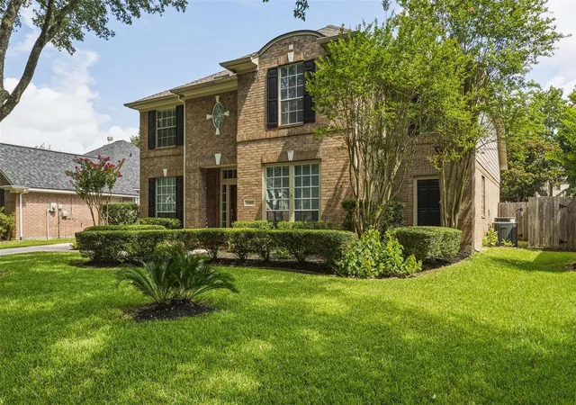 Photo 3 of Sale Pending at 9314 Walnut Brk Ct, Houston, TX 77040 | MLS# 2943695 | Listing updated on 2026-09-16