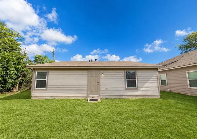 2nd image of 302 Connecticut St, Houston, TX 77029 | MLS# 50756245