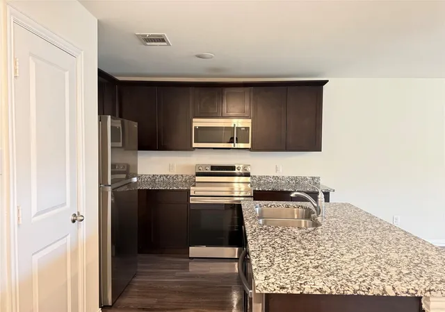 4th image of 302 Connecticut St, Houston, TX 77029 | MLS# 50756245