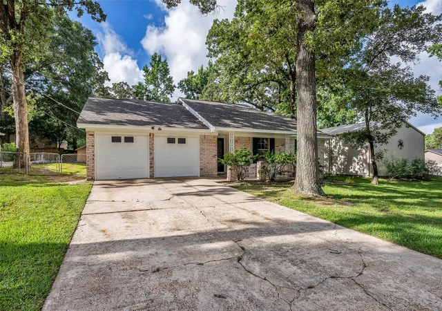 Photo 3 of Single family home for sale at 168 Greenleaf Ln, Conroe, TX 77304 | MLS# 19783338 | Listing updated on 2026-09-17