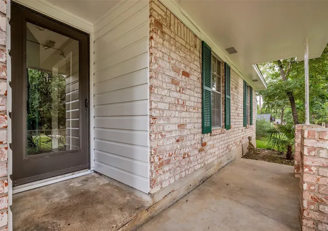 Photo 3 of Single family home for sale at 168 Greenleaf Ln, Conroe, TX 77304 | MLS# 19783338 | Listing updated on 2026-09-17