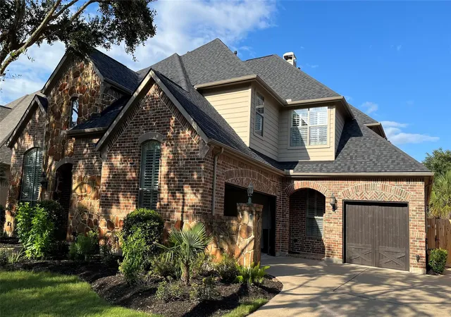 Photo 1 of Single family home for sale at 1215 Amherst Ave, Sugar Land, TX 77479 | MLS# 15467744 | Listing updated on 2026-07-14