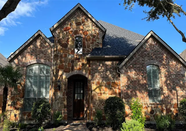 Photo 2 of Single family home for sale at 1215 Amherst Ave, Sugar Land, TX 77479 | MLS# 15467744 | Listing updated on 2026-07-14