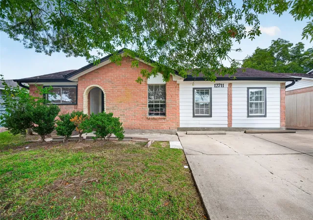 4th image of 12711 Greenshire Dr Dr, Houston, TX 77048 | MLS# 12048942